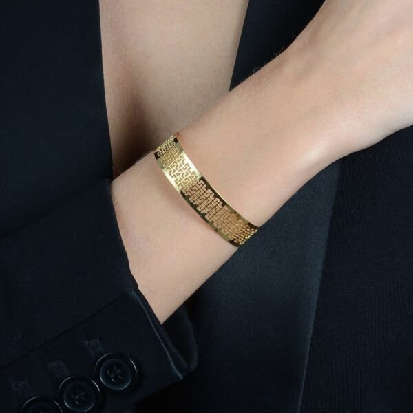 Bracelete Dourado de Renda Vazado - Luxo e Sofisticação - Imagem 2